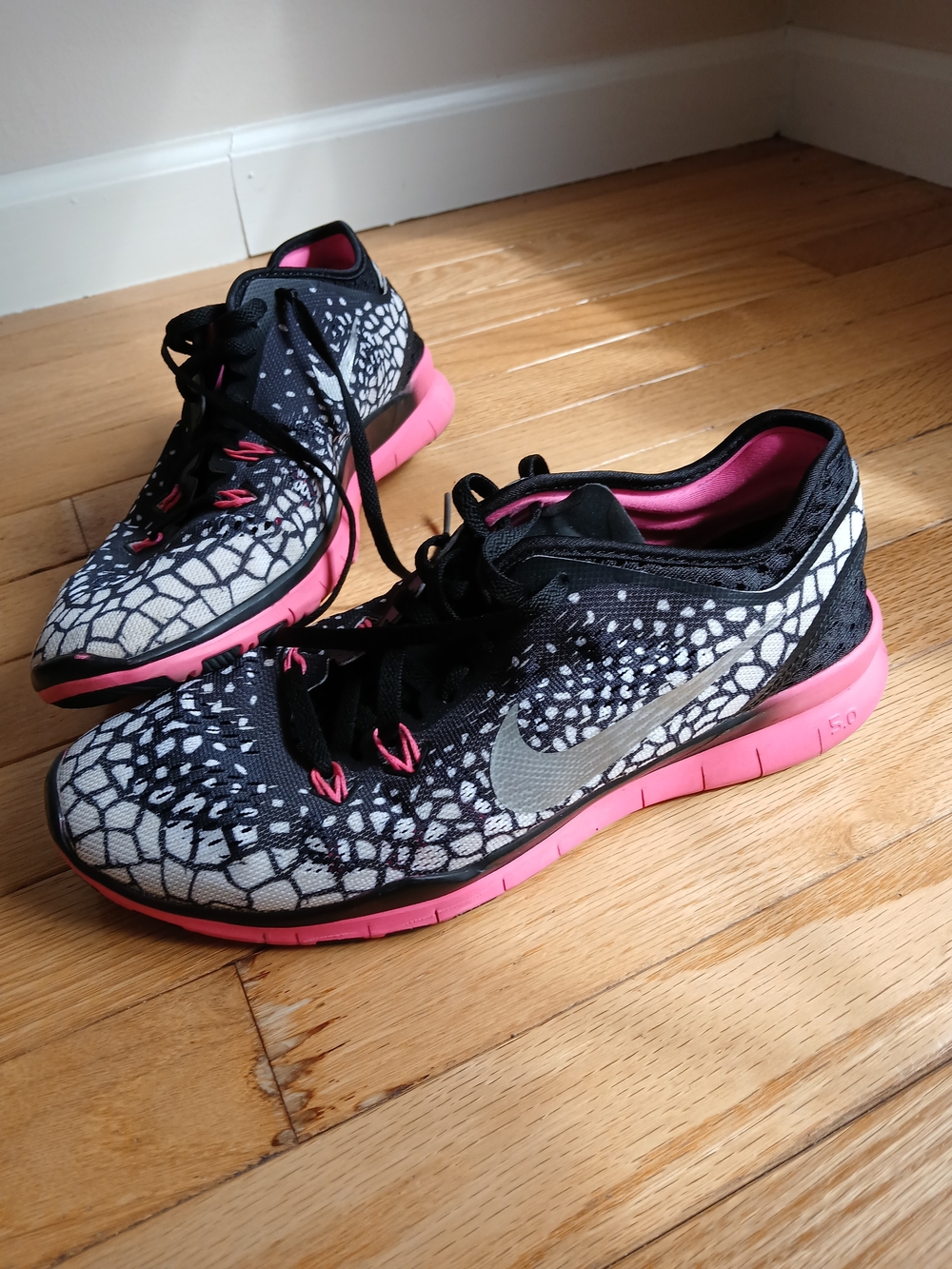 Nike Women’s Black & Pink Trainers